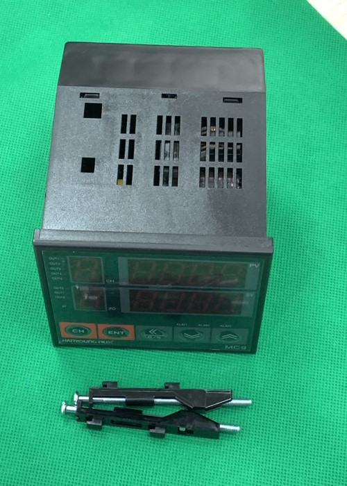 Đồng hồ điều khiển nhiệt độ Hanyoung nux MC9-8R-D0-MM-N-2 